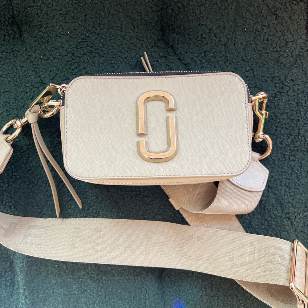 Marc Jacobs The Snapshot DTM Camera Bag Beige Leather Logo Strap